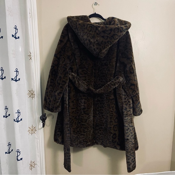 Rebecca Minkoff NWT Leopard Vegan Faux Fur Wrap Belted Coat With Hood Size Large - Picture 7 of 12